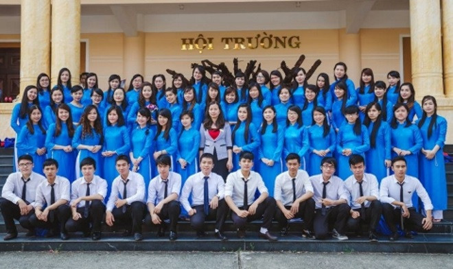 Sinh viên Ngân Hàng bức xúc vì bị kiểm tra đồng phục hàng tuần.