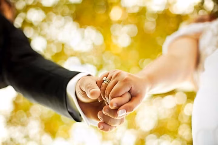 Kết hôn. Nếu muốn hôn nhân của bạn được coi là hợp pháp, bạn cần thông cáo về người chồng / vợ 3 lần liên tiếp.