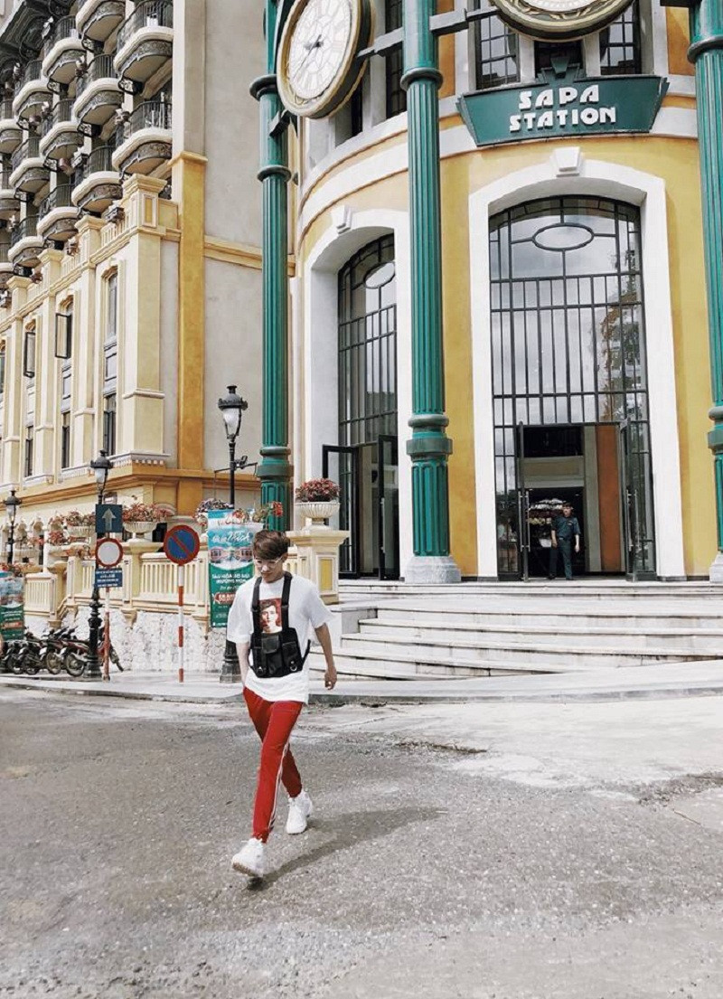 Cũng là một 9X yêu thích những chuyến đi, Lê Doãn Bắc (nickname Bắc Robbie, SN 1995, nhiếp ảnh gia và stylist, Hà Nội) đã dành kì nghỉ cuối tuần của mình để cùng những người bạn thân ngắm trọn cảnh sắc Sapa vào một trong những thời điểm đẹp nhất của năm.