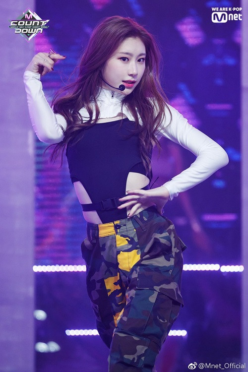 Chae Ryeong cũng tỏa sáng với vũ đạo chuyên nghiệp, gương mặt đẹp không góc chết và thần thái tự tin trước máy quay.