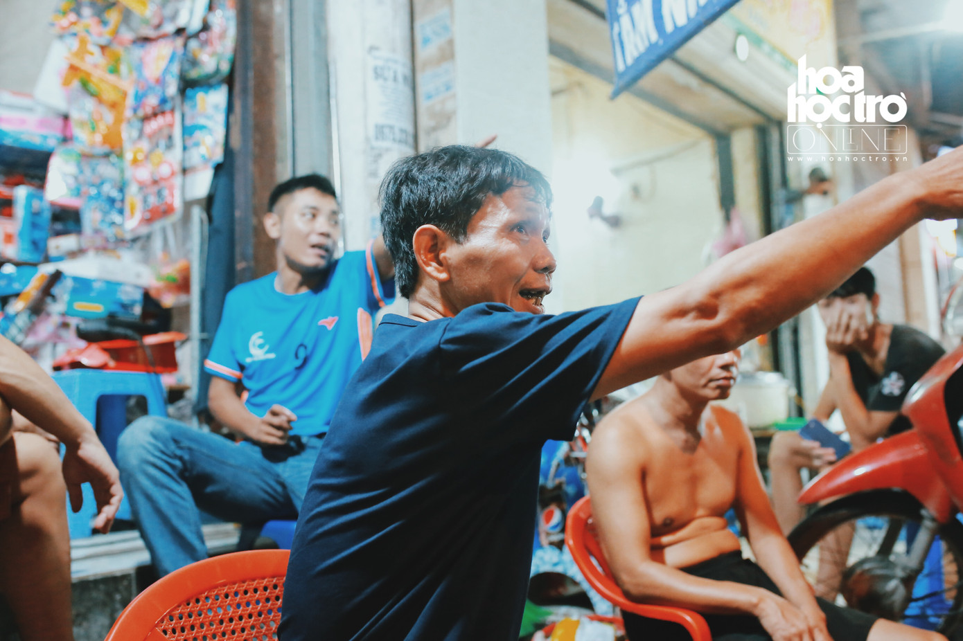 Chú Trần Tiến Khương (sinh năm 1969) là một trong những người dân chịu ảnh hưởng từ vụ hỏa hạn ngày 17/9 trên đường Đê La Thành.