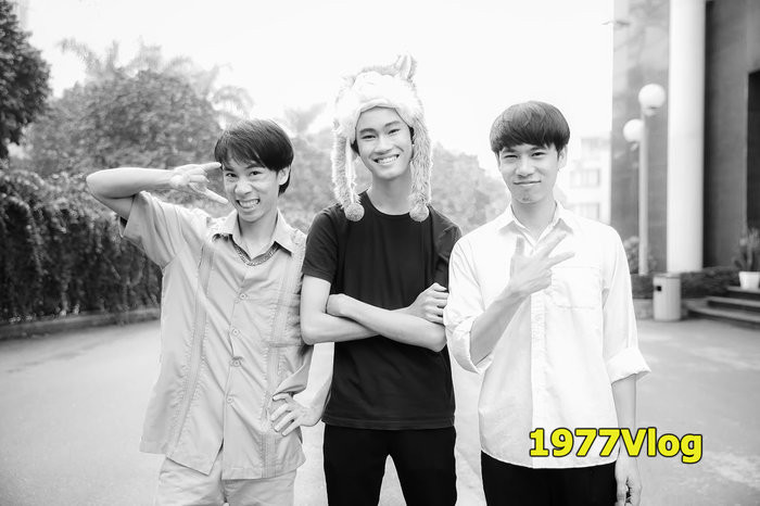 1977 Vlog là kênh YouTube của 3 chàng trai mê văn học gồm Trung Anh, Việt Anh và Văn Tân. (Ảnh: 1977 Vlog)