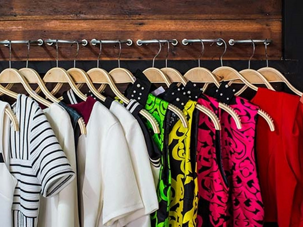 Nếu bạn có nhiều món đồ gần giống nhau, mà bạn không mặc hết, thì giữ chúng làm gì?