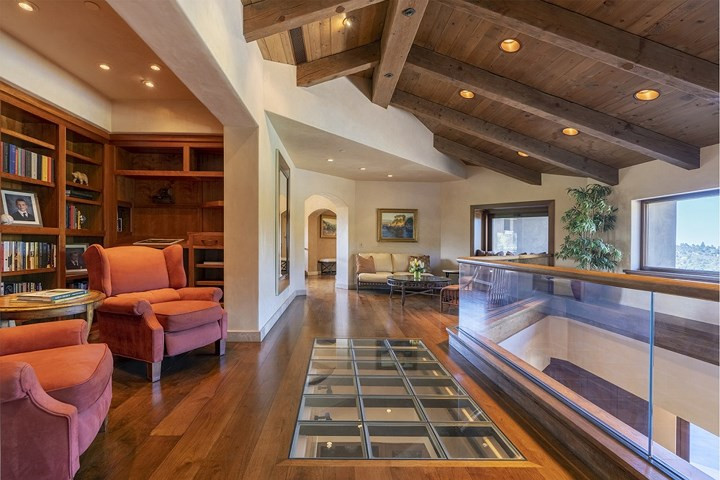 Nội thất được thiết kế với phong cách đơn giản, sang trọng.