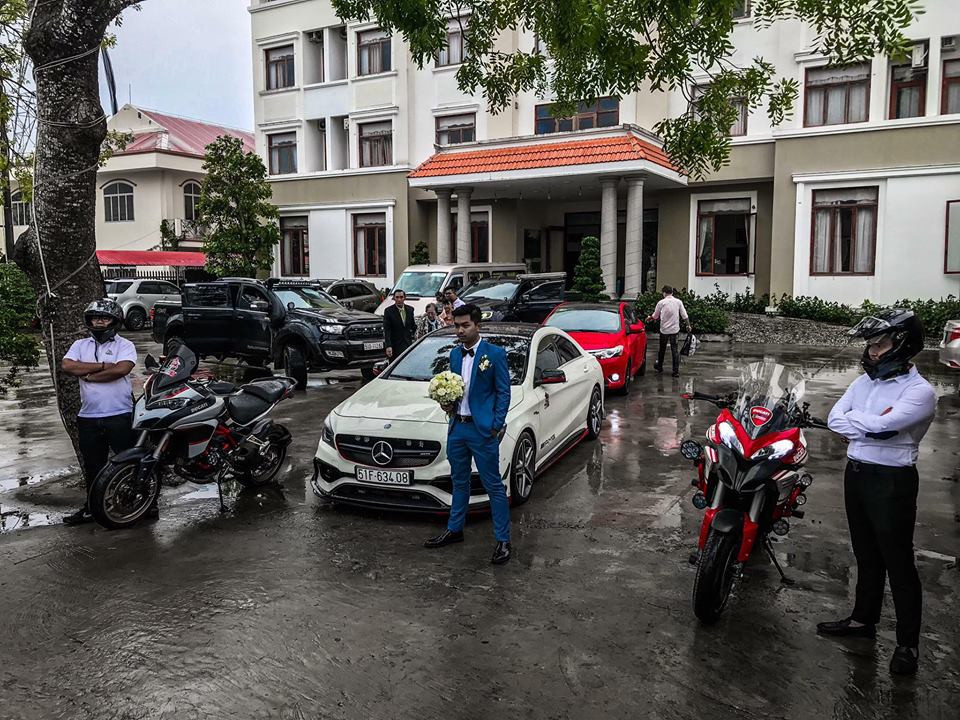 Anh chàng khá bảnh bao trong buổi lễ đám hỏi.