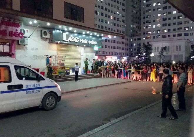 Bé sơ sinh bị ném từ tầng 31 của tòa nhà cao 41 tầng. Ảnh: Hồng Đăng.