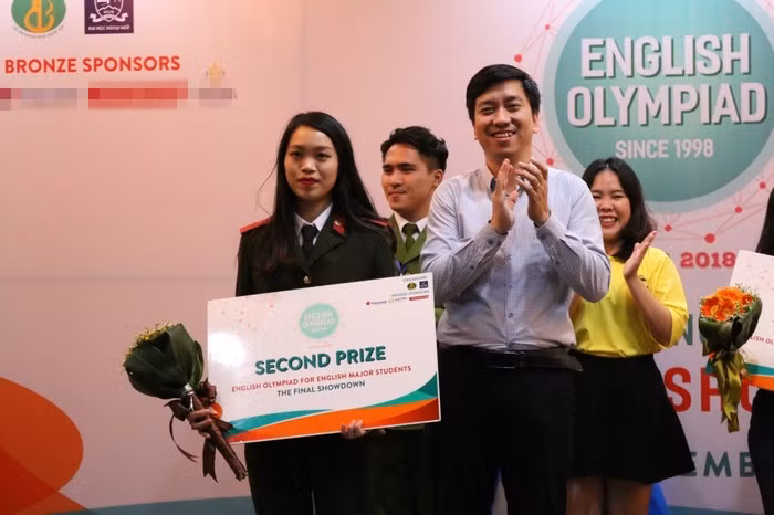 Sinh viên Học viện Cảnh sát giành giải Quán quân Olympic tiếng Anh chuyên toàn quốc ảnh 1