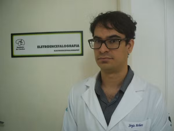 Bác sĩ Sérgio Arthuro Mota-Rolim, chuyên nghiên cứu về giấc ngủ và trí nhớ.