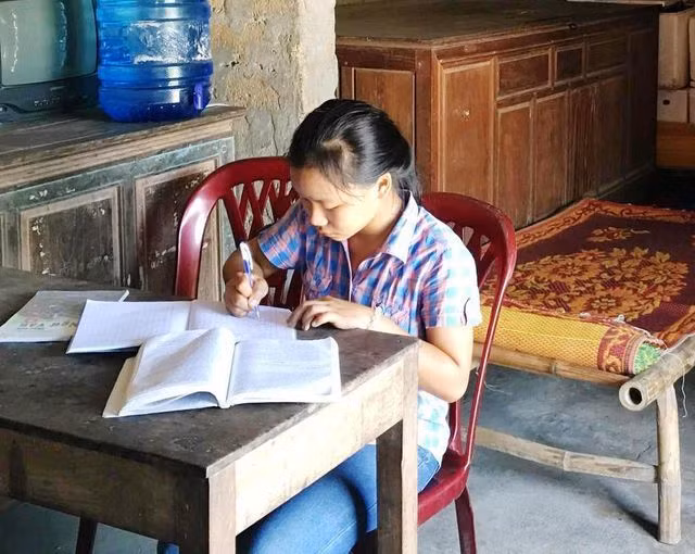 Em Ngô Thị Lài, thí sinh lỡ thi môn Văn vì không được thông báo thi lại.