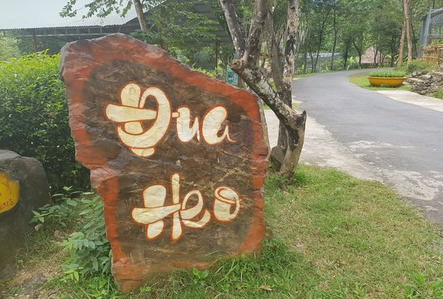 Đường vào trường đua heo.