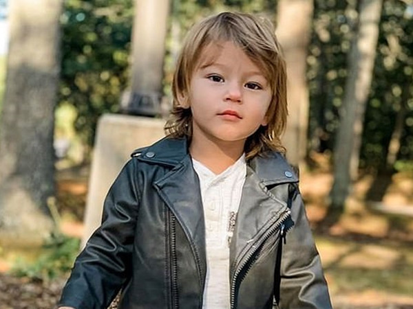 Cậu bé Cohen Sheely.