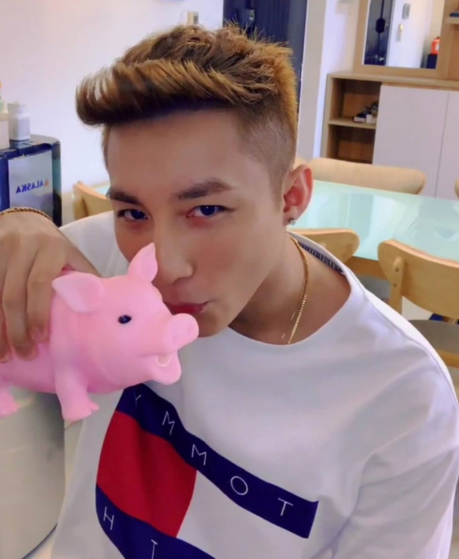 Kiểu tóc mới cùng những biểu cảm đáng yêu của Sơn Tùng M-TP.