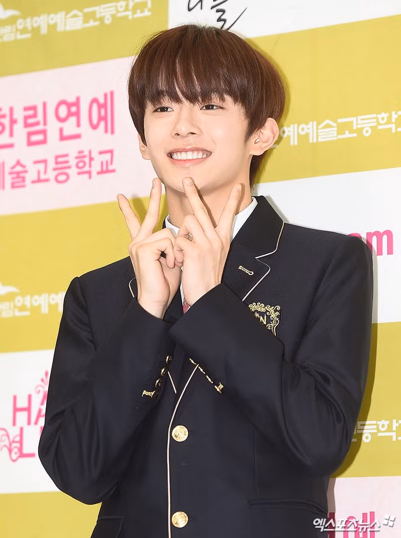 Em út Kangmin của nhóm nhạc tân binh VERIVERY mới vào lớp 10.
