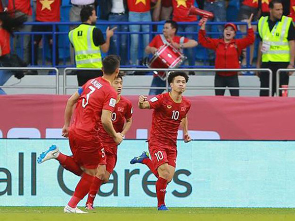 Công Phượng tỏa sáng với bàn thắng vào lưới Jordan