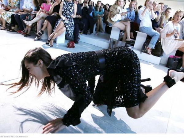 Làm thế nào để thoát khỏi những "hố đen" mang tên Nỗi buồn? ảnh 1