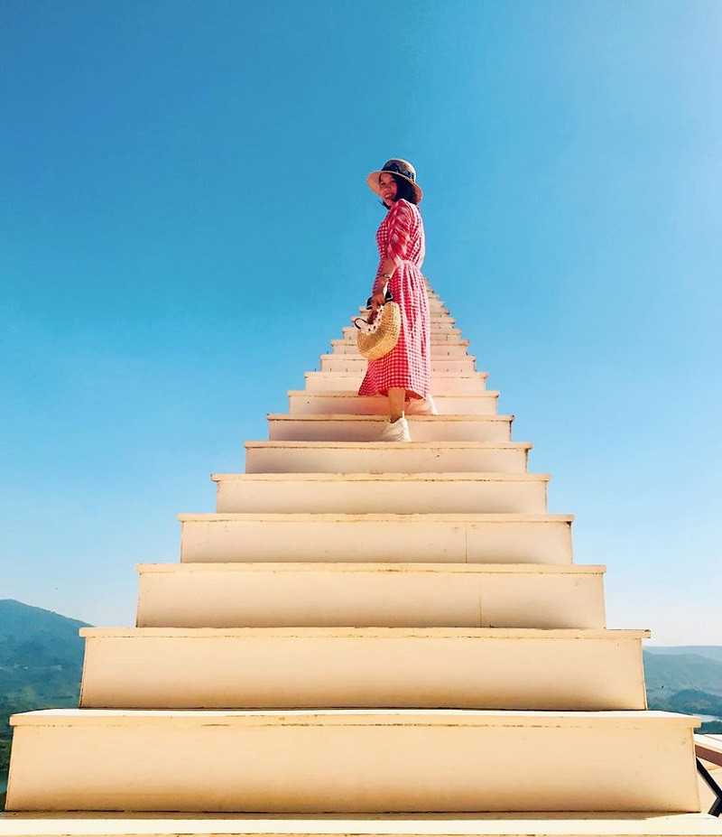 Nấc thang lên thiên đường "ảo diệu" không kém cạnh ở Đà Lạt.