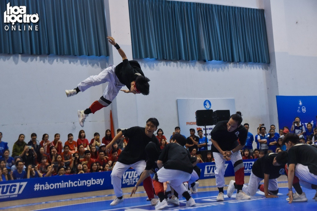 Mang không khí Hawaii tới "VUG Dance Battle", trường ĐH Bách Khoa bảo vệ thành công chức vô địch ảnh 13