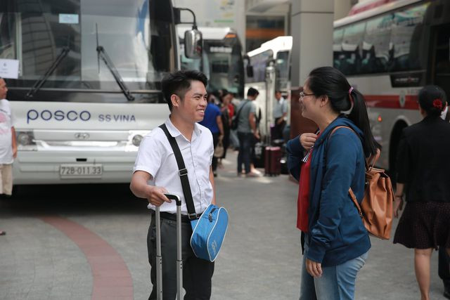 Tương tự, tâm trạng của cán bộ trường ĐH Công nghệ TP.HCM trước khi đi Bà Rịa - Vũng Tàu. Tương tự, tâm trạng của cán bộ trường ĐH Công nghệ TP.HCM trước khi đi Bà Rịa - Vũng Tàu.