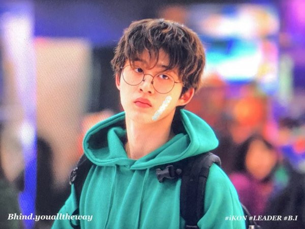 B.I ngơ ngác ngoài sân bay