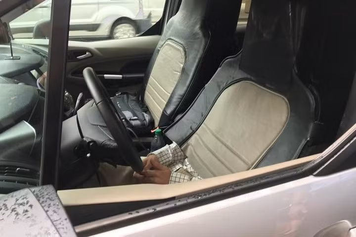 Hãng Ford giới thiệu một xe thử nghiệm nhằm nghiên cứu phản ứng của người tiêu dùng trước các xe tự hành, thông qua một tài xế giấu mình.