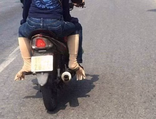 Từ đầu đến chân không trượt phát nào.