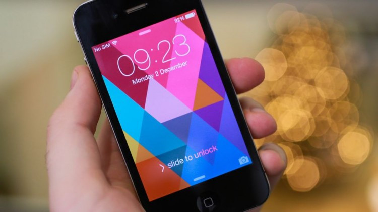 iPhone 4 (2010): iPhone 4 là một cập nhật đáng giá với việc bổ sung camera trước VGA (0,3 MP). Mặc dù chất lượng hình ảnh từ camera này khá kém nhưng nó đã khởi nguồn cho cơn sốt FaceTime.