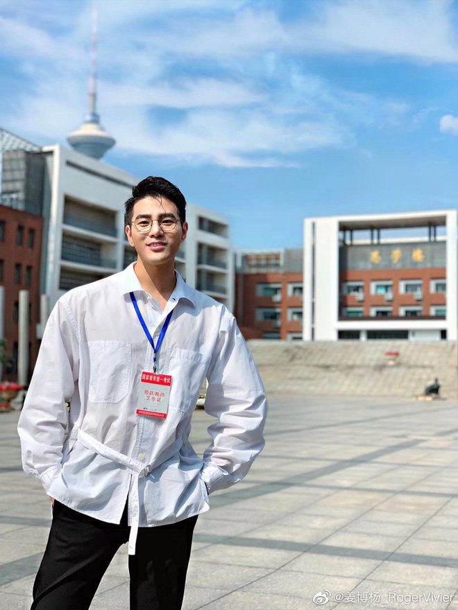 Boyang có sở thích đi du lịch và tập thể dục để duy trì vóc dáng săn chắc.