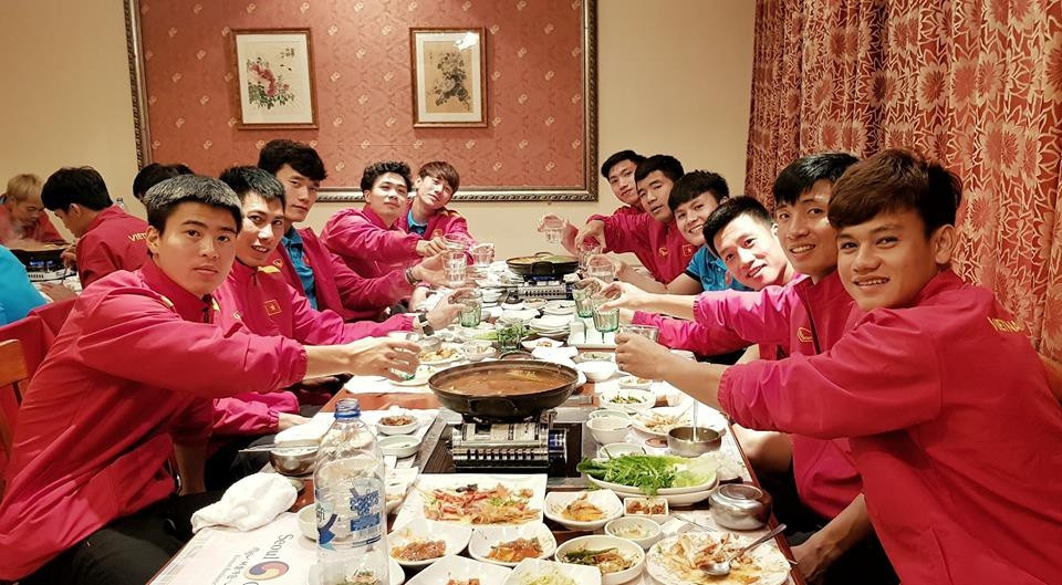 Ai mà tin được sinh nhật "Công chúa" lại chỉ có dăm ba bức ảnh thường thường thế này?