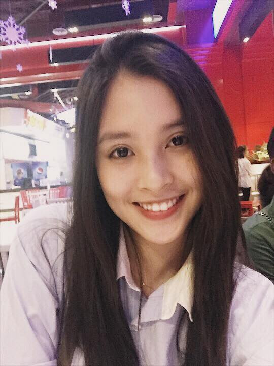 Ngay từ những ngày đầu tham gia cuộc thi, Tiểu Vy đã gây chú ý với ngoại hình xinh đẹp, nụ cười tỏa nắng.