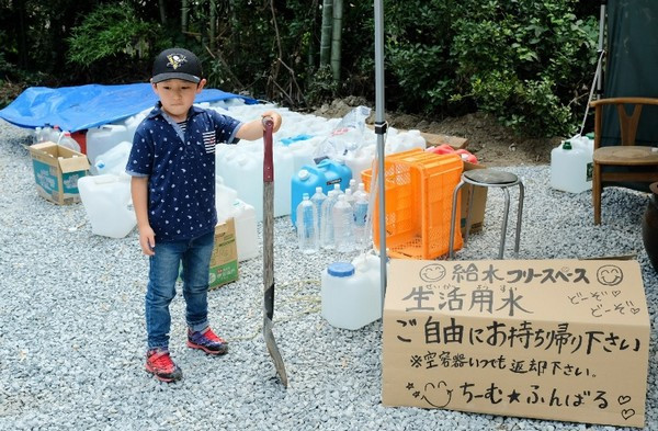 Ngoài chơi trống, cậu bé Torataro còn thường xuyên tham gia các hoạt động xã hội.