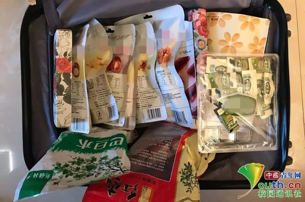 Đồ ăn vặt cho những ngày Tết.