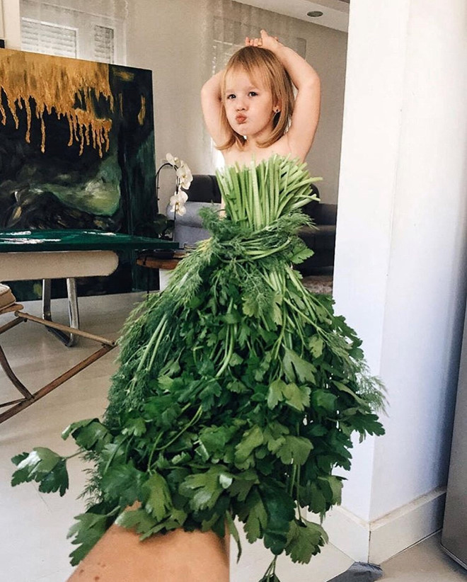 Stefani (5 tuổi, đến từ Thổ Nhĩ Kỳ) hiện thu hút hơn 202.000 lượt theo dõi. Bé gái nổi tiếng từ việc hóa trang thành những ngôi sao Hollywood với gương mặt thần thái không thua kém diễn viên, ca sĩ nào.