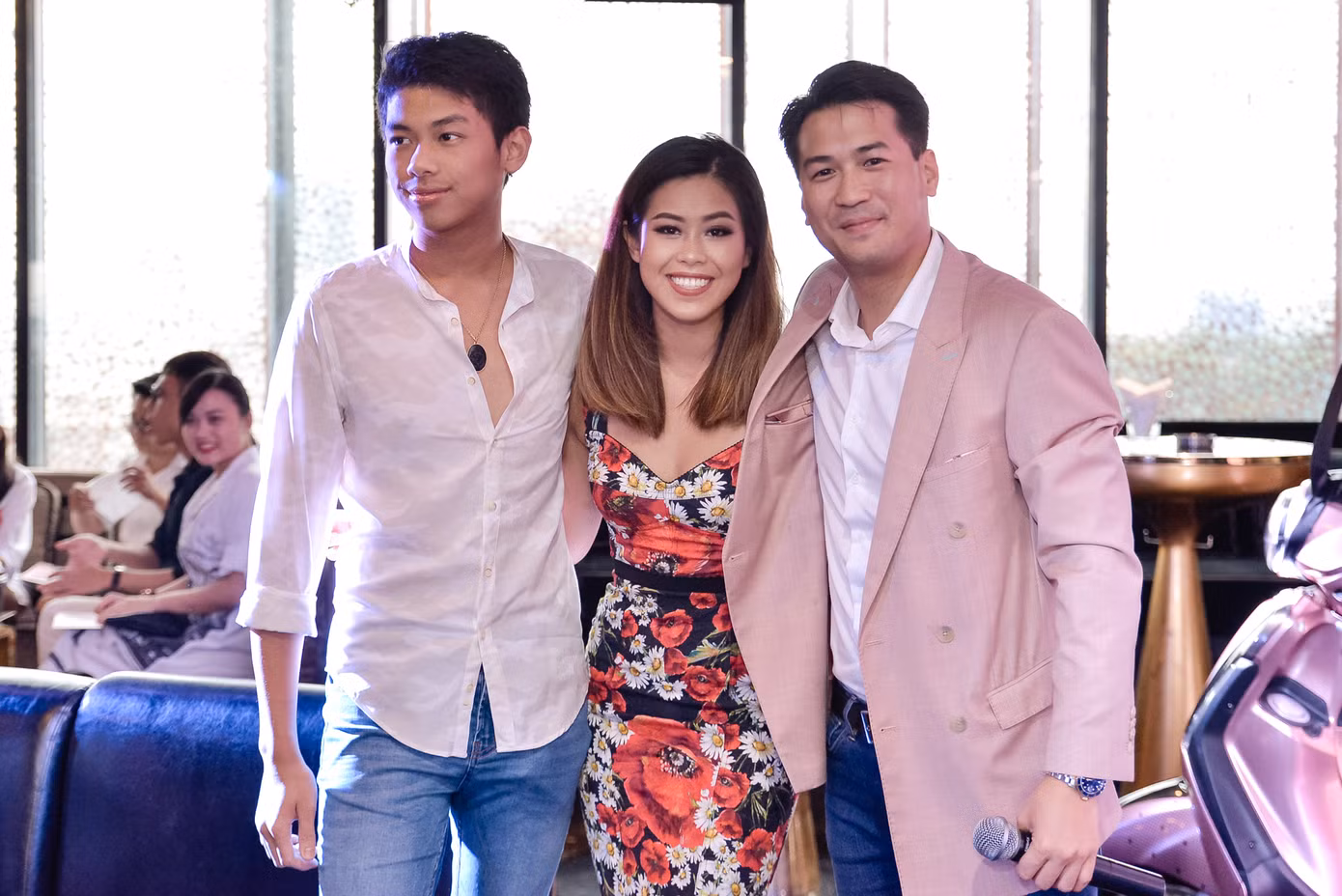 Sau Ariana Grande, đến lượt bộ đôi DJ hàng đầu The Chainsmokers mang concert đến Việt Nam ảnh 3