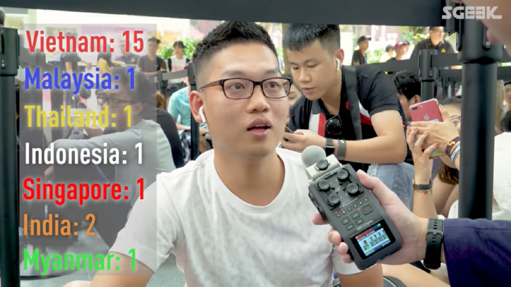 Kết quả khảo sát của trang SGEEK cho thấy người Việt Nam chiếm tới 70% lượng người xếp hàng ở Apple Store Singapore để mua iPhone XS và XS Max.