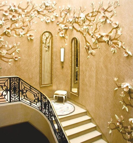 Dán hoa giấy trên tường biến ngôi nhà thành một lâu đài.