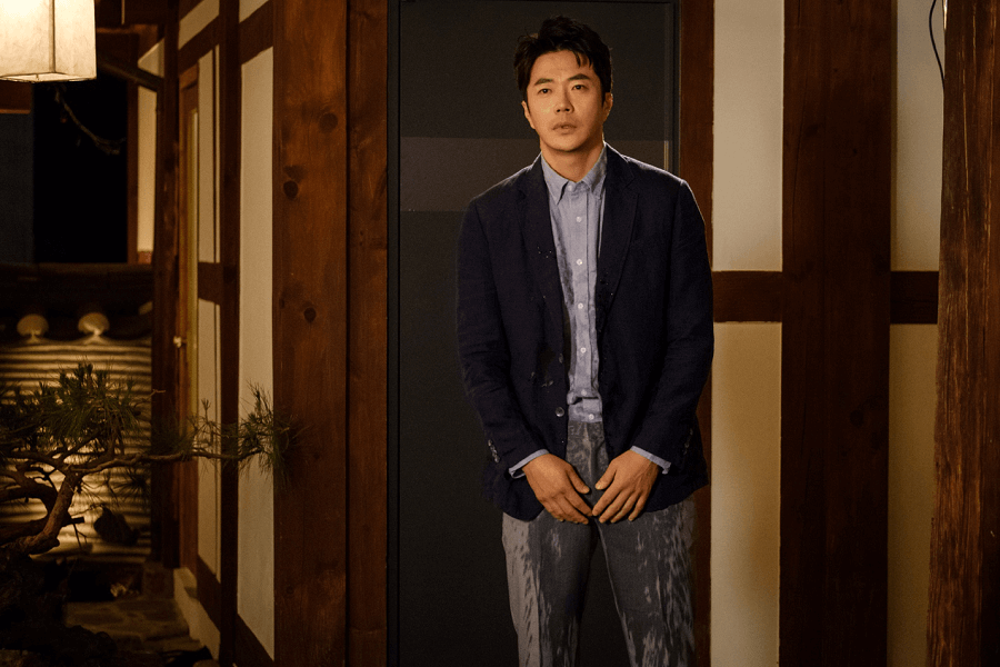 Kwon Sang Woo hóa thân thành anh chồng cũ “lầy lội” trong Love Again.