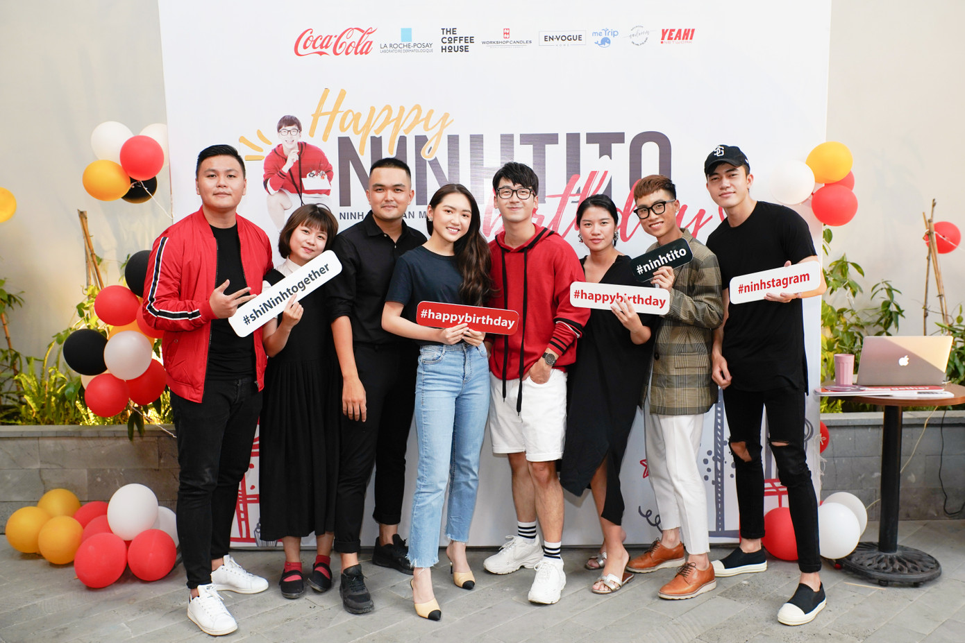 Dan celeb cũng đến tham dự sinh nhật của anh chàng Thiên Bình này.