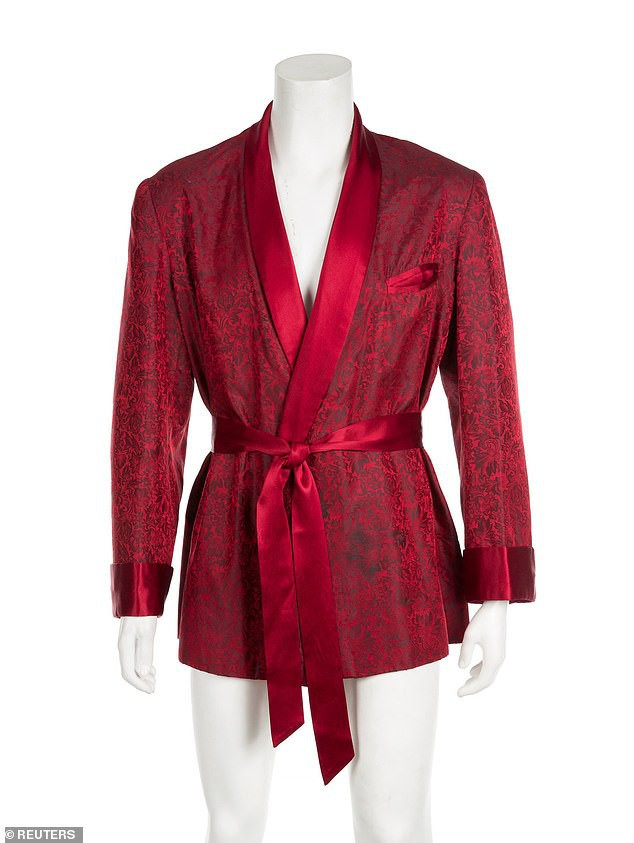 Chiếc áo sẽ được đem ra đấu giá vào cuối tháng 11 này với mức giá ước tính chỉ từ 3.000-5.000 USD (tương đương từ 70-116 triệu đồng).