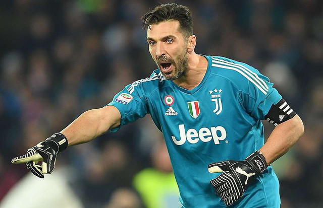 Kỷ lục về mức phí chuyển nhượng của thủ môn đã được Juventus xác lập vào năm 2001 khi chiêu mộ Buffon với giá 32,6 triệu bảng. Đây thực sự là hợp đồng thành công bậc nhất trong lịch sử CLB. Trong 17 năm khoác áo Lão bà, Buffon luôn nằm trong top thủ môn hàng đầu thế giới. Anh ra đi để lại khoảng trống quá lớn trong khung gỗ của Juventus.