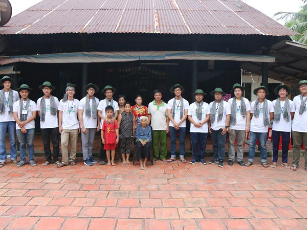 Không đặt nặng giá trị của những chuyến đi, Mùa hè tình nguyện đơn giản là những kỷ niệm để mỗi khi nhớ đến, sống mũi lại cay cay!