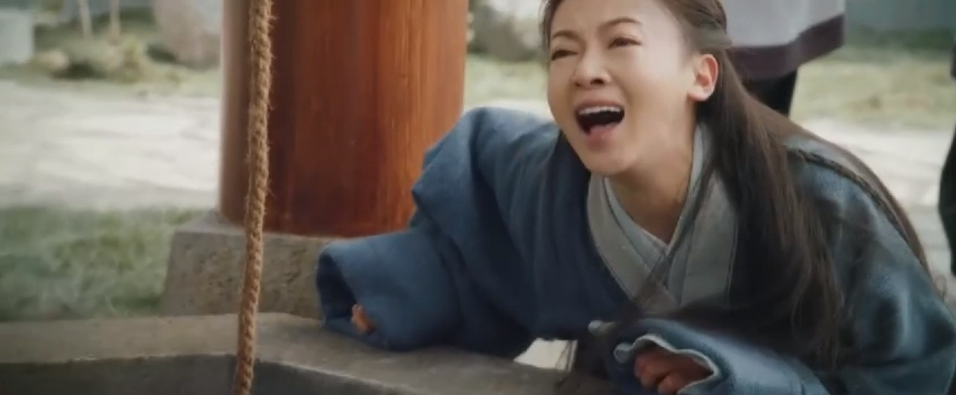 chứ đôi mắt ráo hoảnh, không có giọt nước mắt nào.