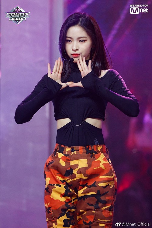 Trong số 5 thành viên của ITZY, Shin Ryu Jin là nhân vật được khán giả biết đến nhiều nhất trước khi nhóm debut, vì đã xuất hiện trong show thực tế Mixnine.