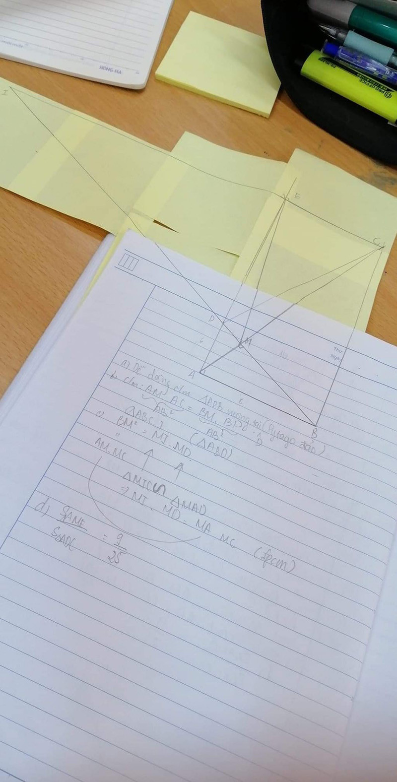 Khi bạn lỡ vẽ hình to... (Ảnh: Thảo Vy)