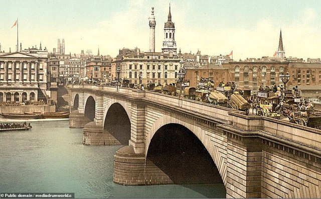 Cầu London, nằm ở London, Anh.