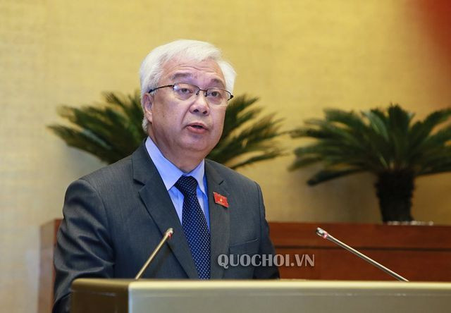 Chủ nhiệm UB Văn hoá, Giáo dục, Thanh niên, Thiếu niên và Nhi đồng của Quốc hội Phan Thanh Bình thay mặt UB Thường vụ Quốc hội báo cáo tiếp thu, giải trình dự thảo luật.