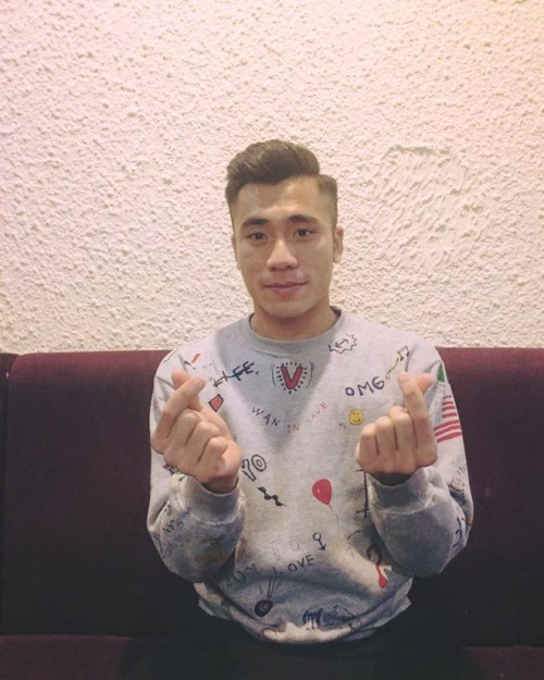 Vẻ ngoài của em trai thủ môn Bùi Tiến Dũng lại khiến các cô gái "đứng ngồi không yên" ảnh 8