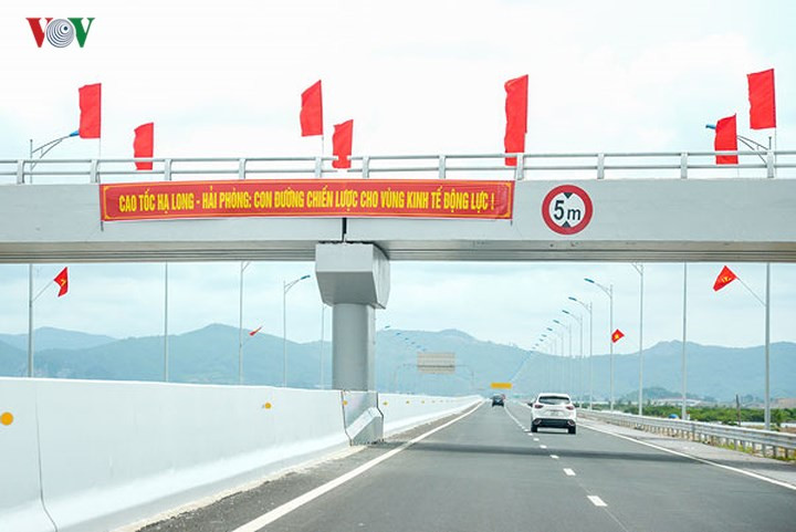 Chính vì vậy cầu Bạch Đằng được coi là biểu tượng đổi mới trong phát triển hạ tầng giao thông, biểu tượng về kỹ thuật xây dựng cầu đường mới của Việt Nam.