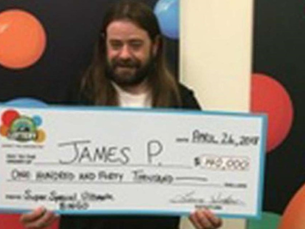 James P., anh tài xế Uber may mắn trúng vé số liên tục.