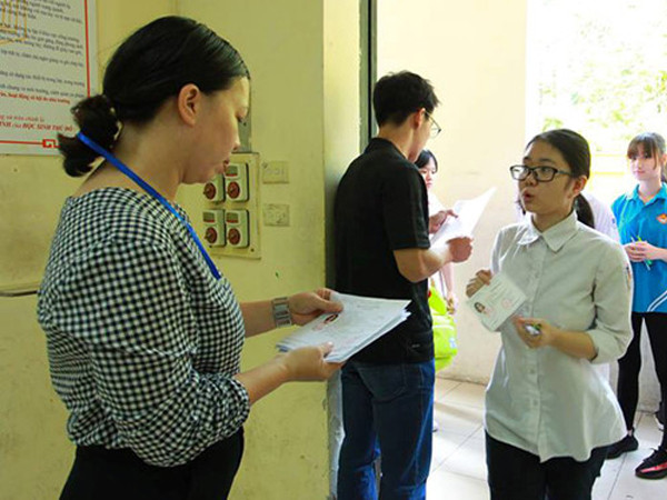 Chọn phương án thi 4 môn, Hà Nội vẫn coi trọng điểm thi môn toán và ngữ văn. ẢNH NGỌC THẮNG