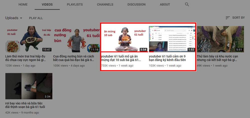 2 video được cho là khá giống cách bé An 8 tuổi và cụ ông nước ngoài làm trước đó.